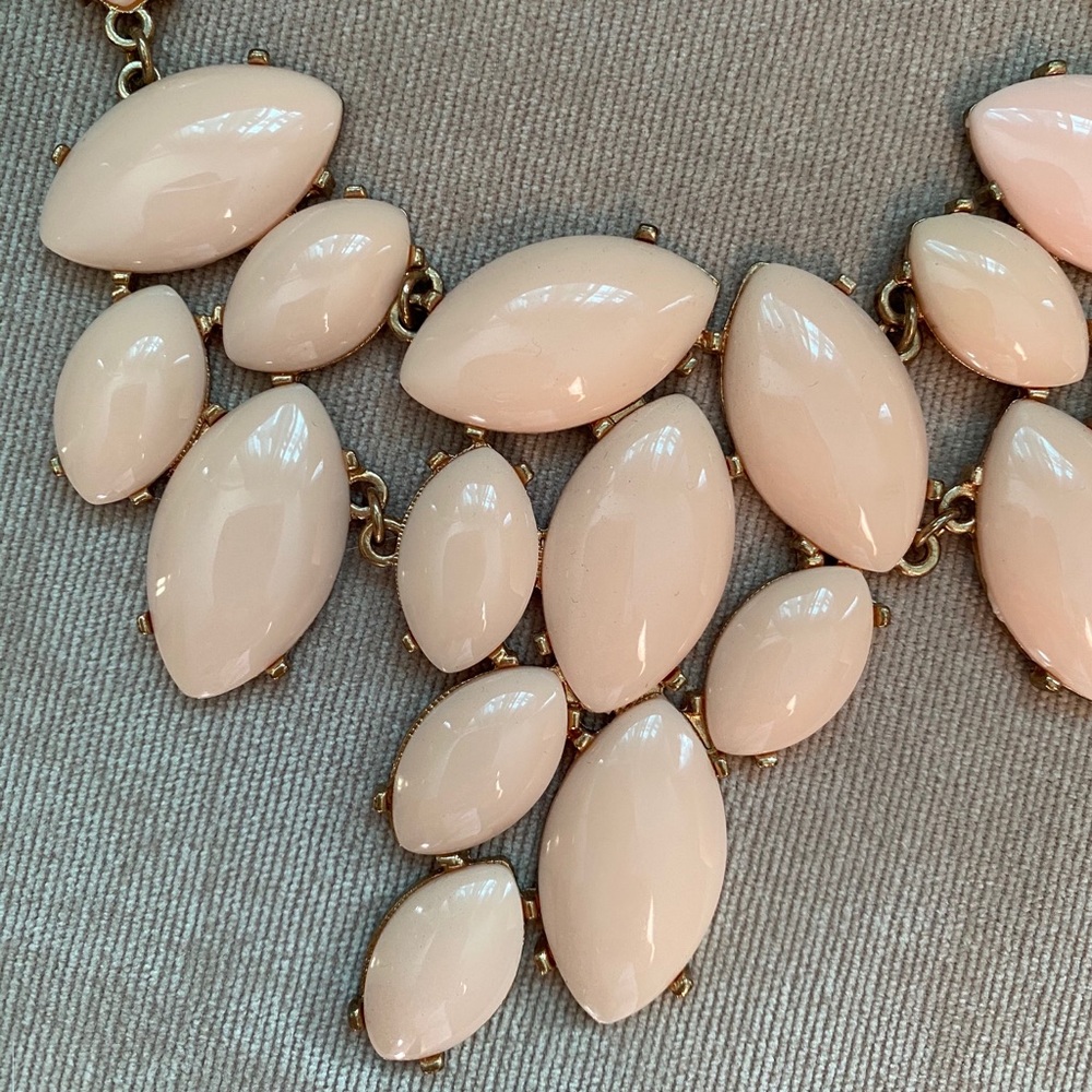 Pink/ peachy statement necklace - Picture 2 of 4